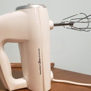 Cuisinart 3 Speed Hand Mixer